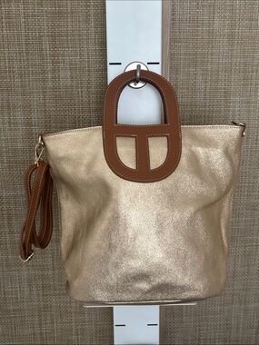 Monforte Gold Metallic
Italian Leather Purse by Uno Alla Volta